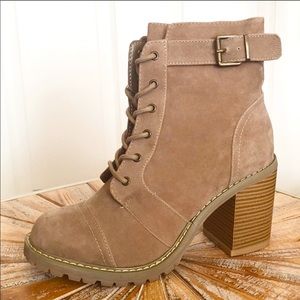 NWT Shoe Dazzle Tan Faux Suede Lace-up Booties
